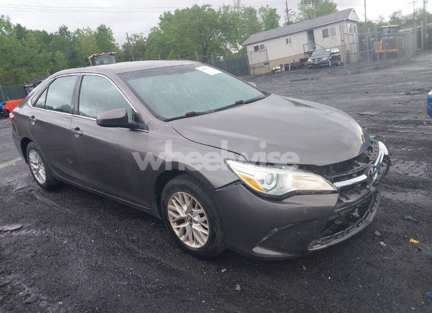 2016 Toyota Camry LE (VIN 4T1BF1FK6GU195848) main photo