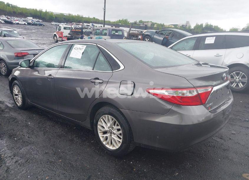 Photo 3 of 2016 Toyota Camry LE (VIN 4T1BF1FK6GU195848)