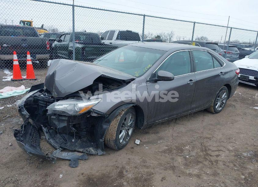 Photo 2 of 2016 Toyota Camry SE (VIN 4T1BF1FK6GU207934)