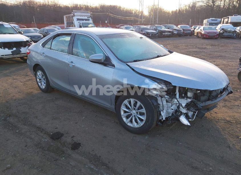 2016 Toyota Camry LE (VIN 4T1BF1FK6GU214902) main photo