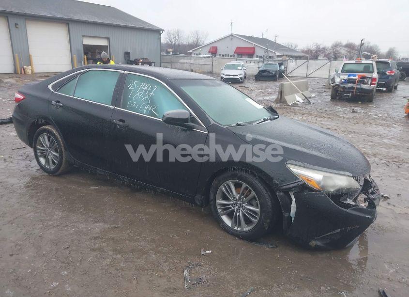 2016 Toyota Camry SE (VIN 4T1BF1FK6GU255997) main photo