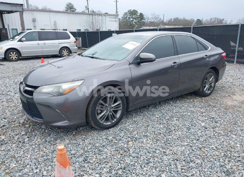 Photo 2 of 2016 Toyota Camry SE (VIN 4T1BF1FK6GU261041)