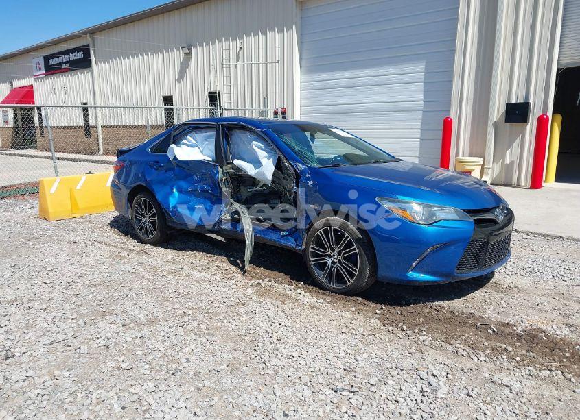 2016 Toyota Camry SE (VIN 4T1BF1FK6GU519669) main photo