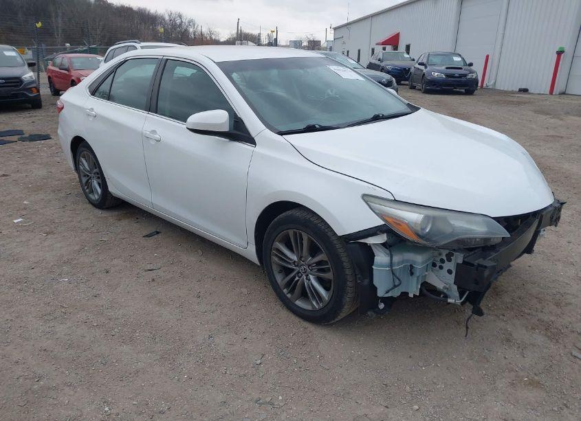 2016 Toyota Camry SE (VIN 4T1BF1FK6GU532017) main photo