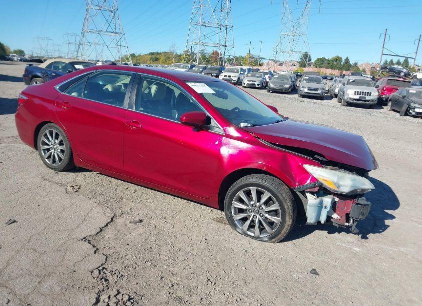 2016 Toyota Camry XLE (VIN 4T1BF1FK6GU544328) main photo