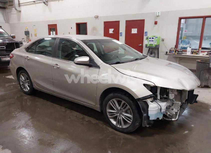 2016 Toyota Camry SE (VIN 4T1BF1FK6GU586725) main photo