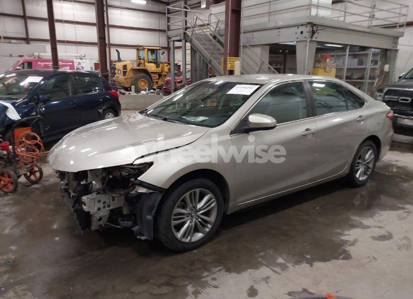 Photo 2 of 2016 Toyota Camry SE (VIN 4T1BF1FK6GU586725)