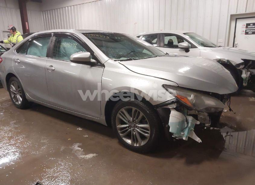 2016 Toyota Camry SE (VIN 4T1BF1FK6GU591066) main photo