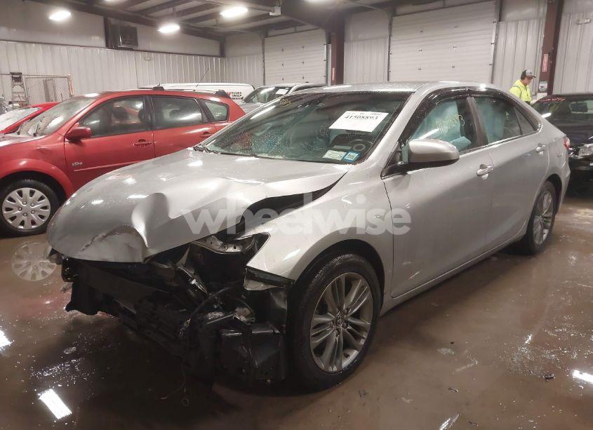 Photo 2 of 2016 Toyota Camry SE (VIN 4T1BF1FK6GU591066)