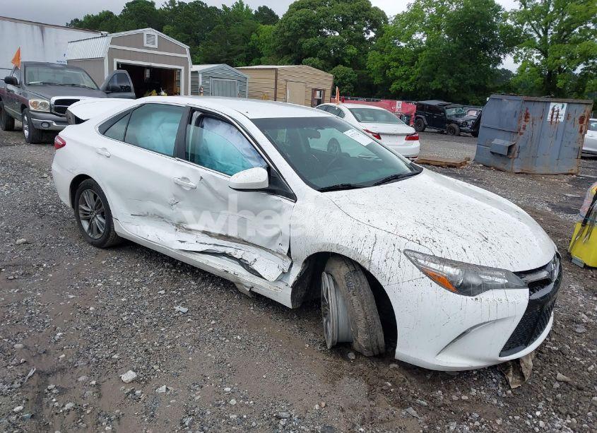 2016 Toyota Camry SE (VIN 4T1BF1FK6GU613079) main photo