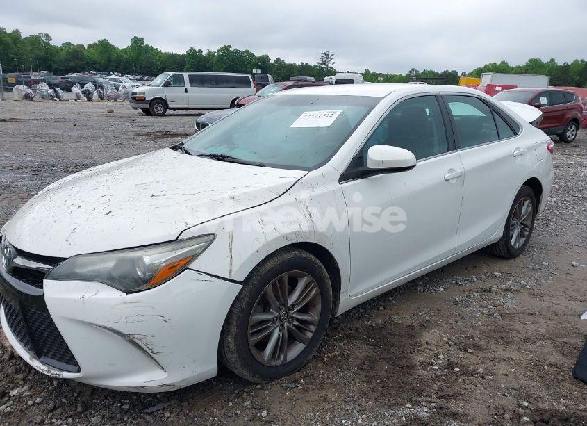 Photo 2 of 2016 Toyota Camry SE (VIN 4T1BF1FK6GU613079)