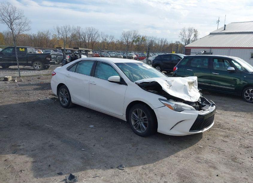 2017 Toyota Camry LE/SE/XLE/XSE (VIN 4T1BF1FK6H4685045) main photo