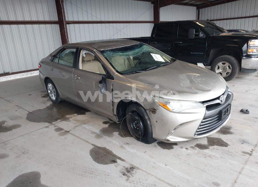 2017 Toyota Camry LE (VIN 4T1BF1FK6HU285082) main photo