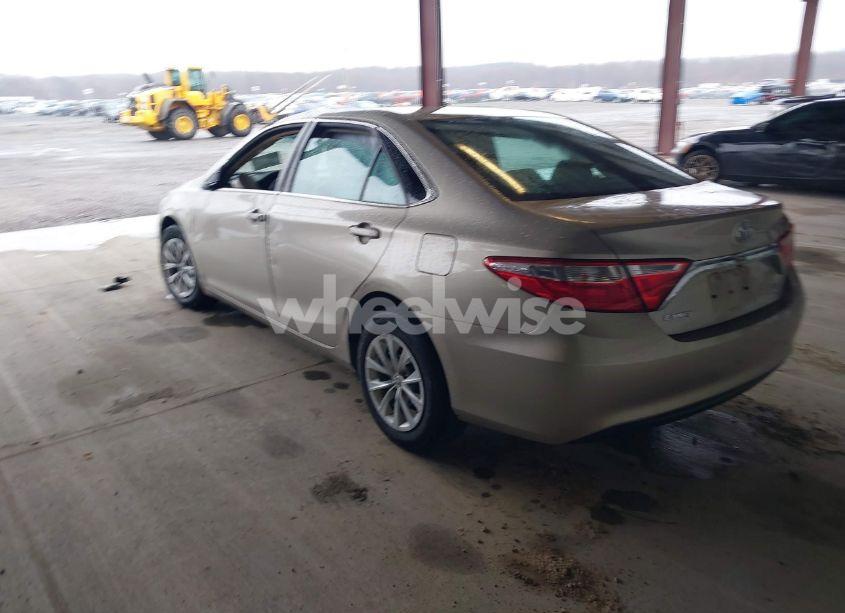 Photo 3 of 2017 Toyota Camry LE (VIN 4T1BF1FK6HU285082)