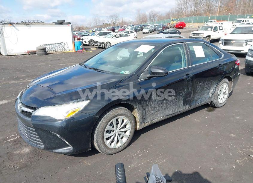 Photo 2 of 2017 Toyota Camry LE (VIN 4T1BF1FK6HU302821)