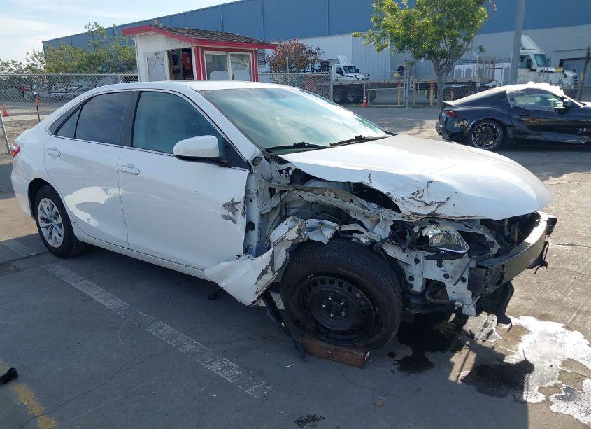 2017 Toyota Camry LE (VIN 4T1BF1FK6HU303791) main photo