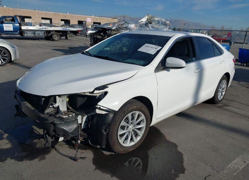 Photo 2 of 2017 Toyota Camry LE (VIN 4T1BF1FK6HU303791)