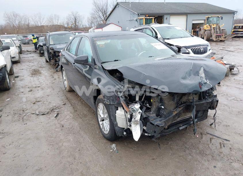 2017 Toyota Camry LE (VIN 4T1BF1FK6HU306819) main photo