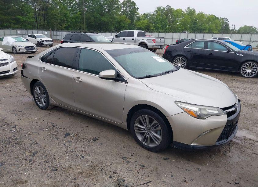 2017 Toyota Camry SE (VIN 4T1BF1FK6HU317948) main photo