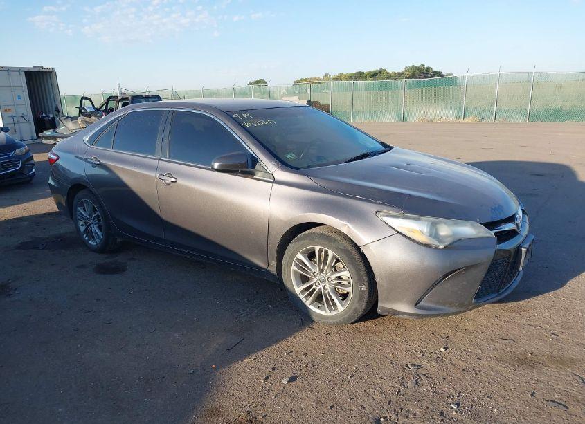 2017 Toyota Camry SE (VIN 4T1BF1FK6HU330148) main photo