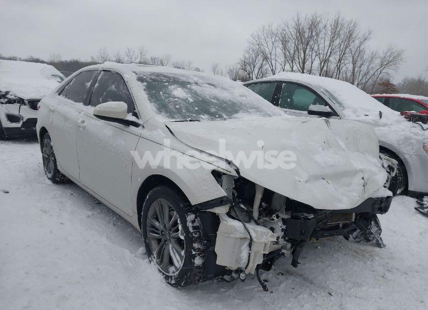 2017 Toyota Camry SE (VIN 4T1BF1FK6HU339741) main photo