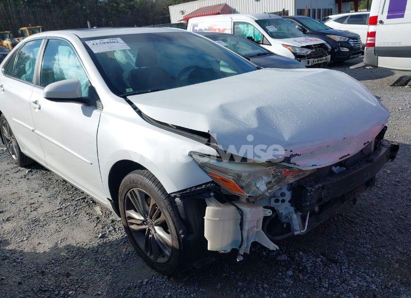 2017 Toyota Camry SE (VIN 4T1BF1FK6HU339920) main photo