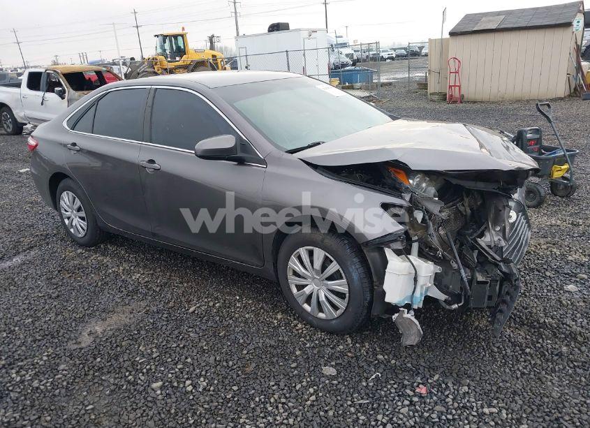 2017 Toyota Camry LE (VIN 4T1BF1FK6HU343501) main photo