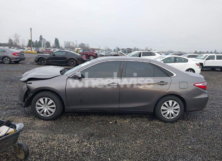 Photo 15 of 2017 Toyota Camry LE (VIN 4T1BF1FK6HU343501)