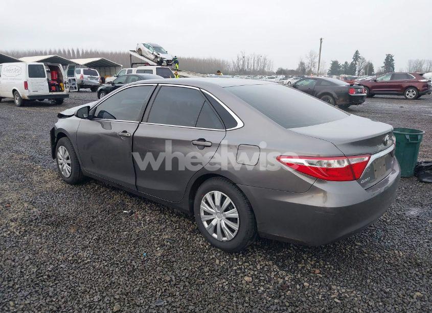 Photo 3 of 2017 Toyota Camry LE (VIN 4T1BF1FK6HU343501)