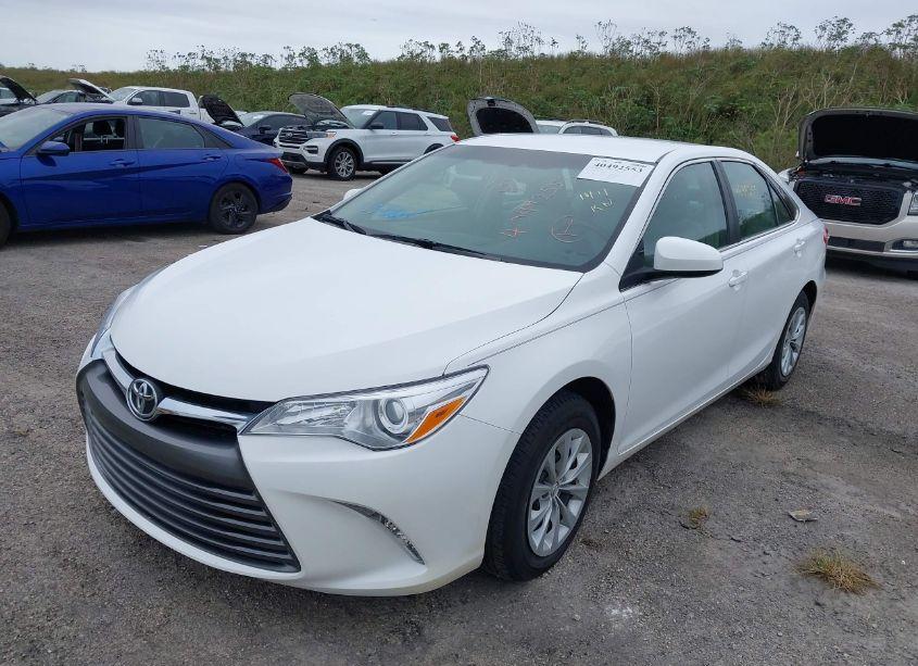 Photo 2 of 2017 Toyota Camry LE (VIN 4T1BF1FK6HU355762)