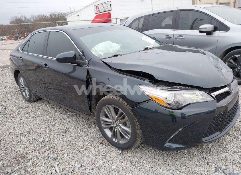 2017 Toyota Camry SE (VIN 4T1BF1FK6HU358984) main photo