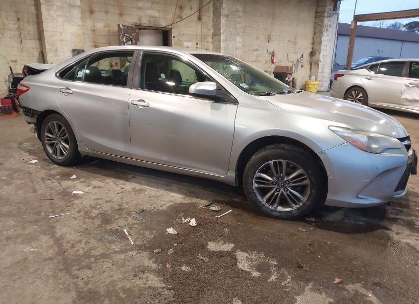 2017 Toyota Camry SE (VIN 4T1BF1FK6HU376062) main photo