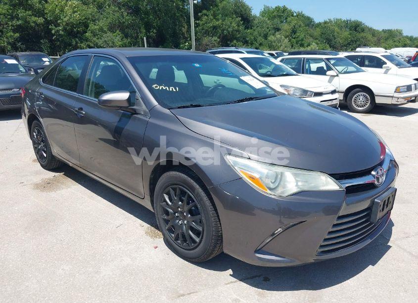 2017 Toyota Camry LE (VIN 4T1BF1FK6HU403180) main photo