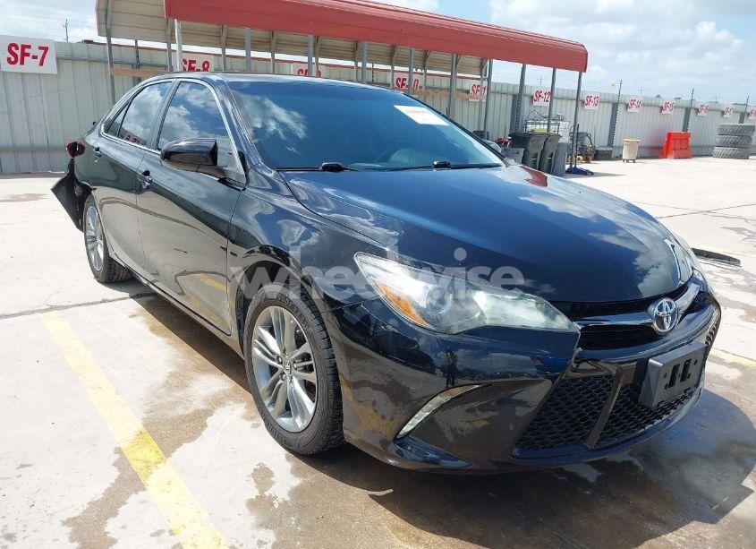 2017 Toyota Camry SE (VIN 4T1BF1FK6HU429066) main photo