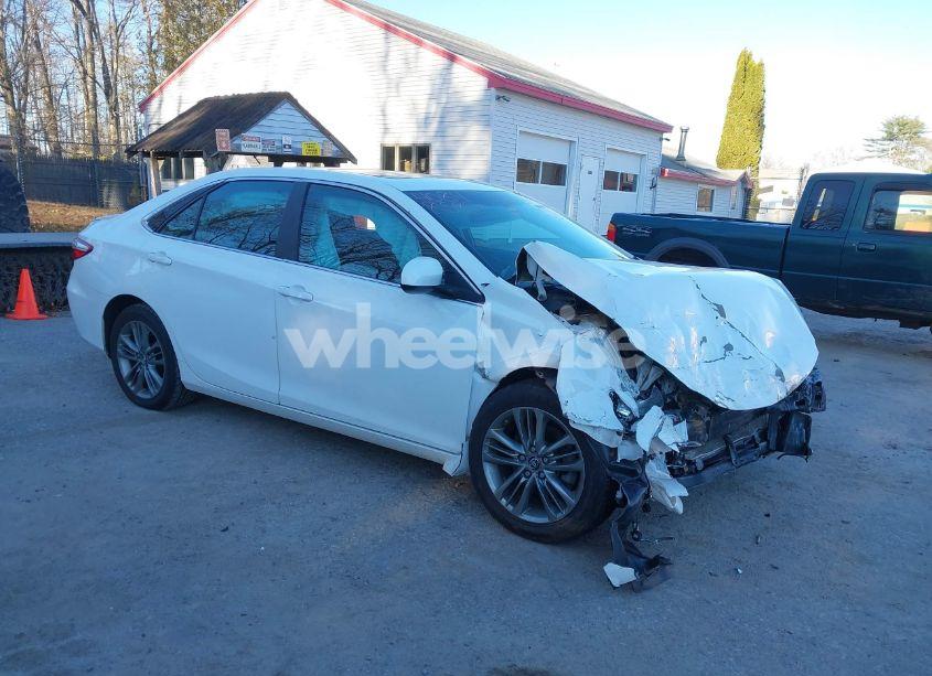 2017 Toyota Camry SE (VIN 4T1BF1FK6HU450483) main photo