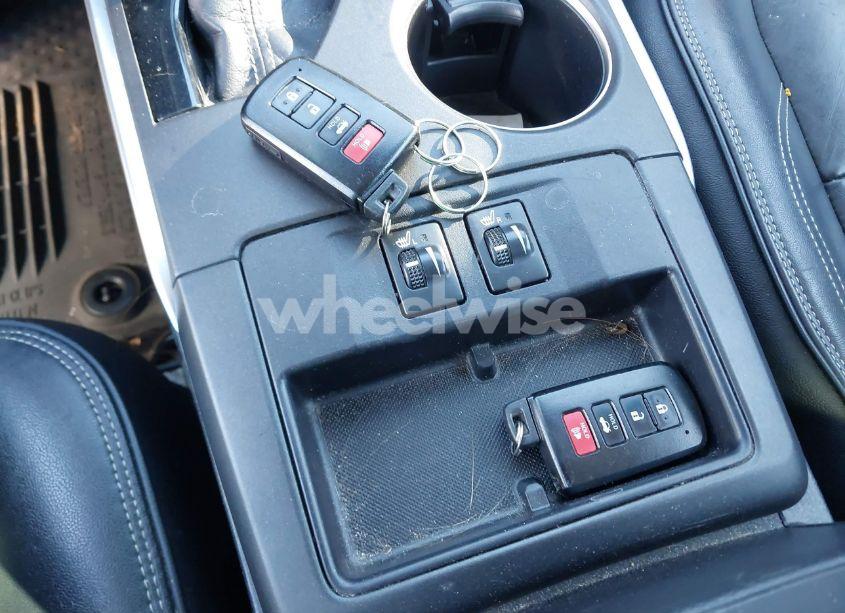 Photo 11 of 2017 Toyota Camry XLE (VIN 4T1BF1FK6HU621720)