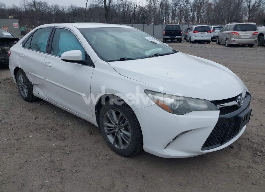 2017 Toyota Camry SE (VIN 4T1BF1FK6HU634855) main photo