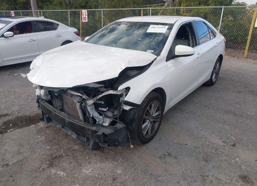 Photo 2 of 2017 Toyota Camry SE (VIN 4T1BF1FK6HU638999)