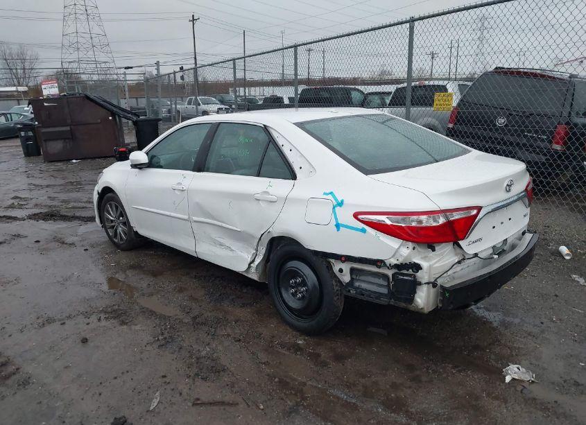 Photo 3 of 2017 Toyota Camry XLE (VIN 4T1BF1FK6HU647556)