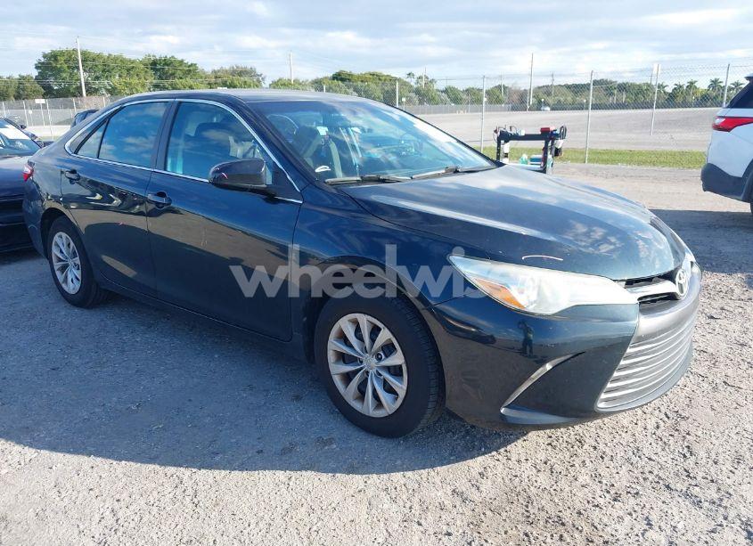 2017 Toyota Camry LE (VIN 4T1BF1FK6HU651235) main photo