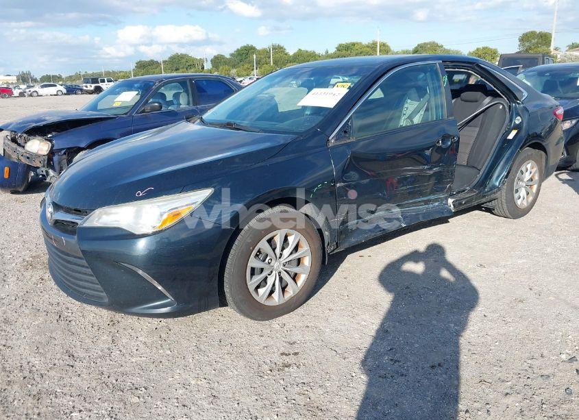 Photo 2 of 2017 Toyota Camry LE (VIN 4T1BF1FK6HU651235)