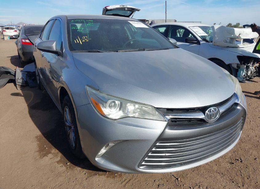 2017 Toyota Camry LE (VIN 4T1BF1FK6HU652708) main photo