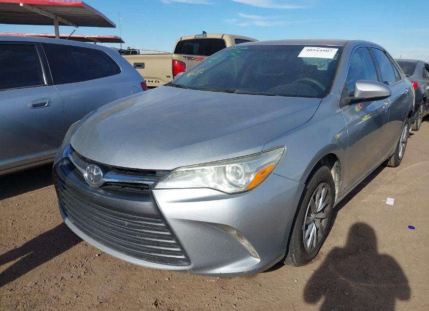 Photo 2 of 2017 Toyota Camry LE (VIN 4T1BF1FK6HU652708)