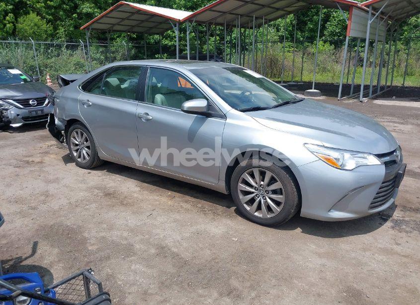 2017 Toyota Camry XLE (VIN 4T1BF1FK6HU671307) main photo