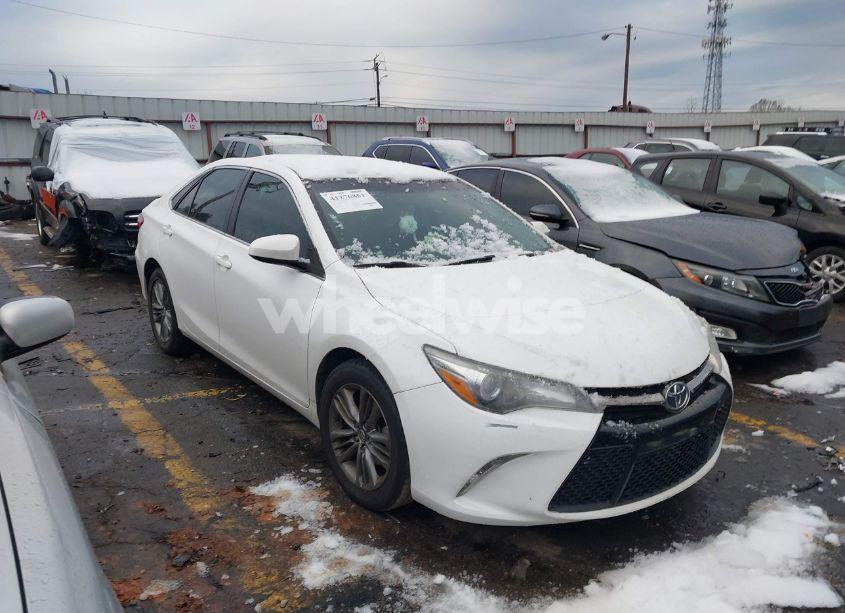 2017 Toyota Camry SE (VIN 4T1BF1FK6HU708095) main photo