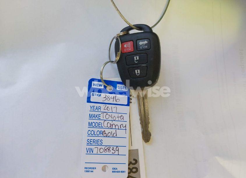 Photo 11 of 2017 Toyota Camry LE (VIN 4T1BF1FK6HU708839)