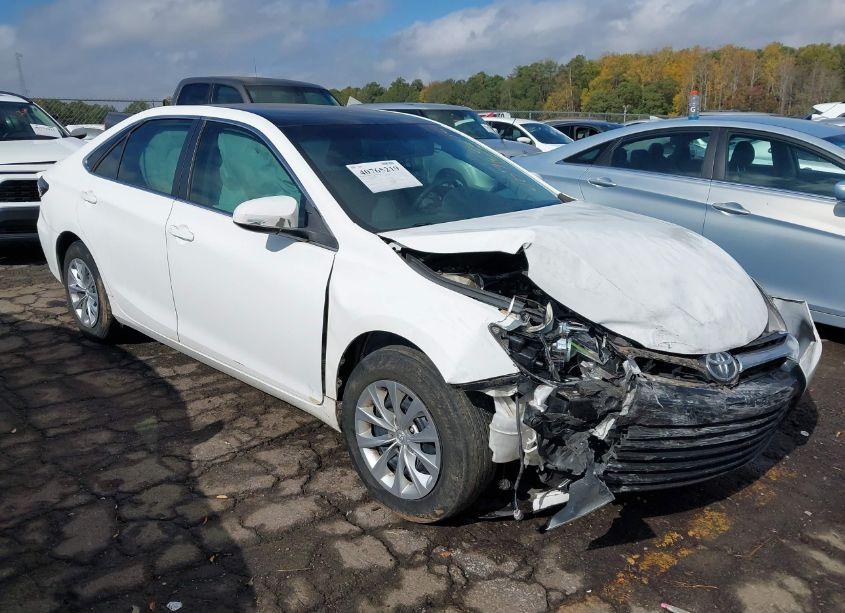 2017 Toyota Camry LE (VIN 4T1BF1FK6HU709845) main photo