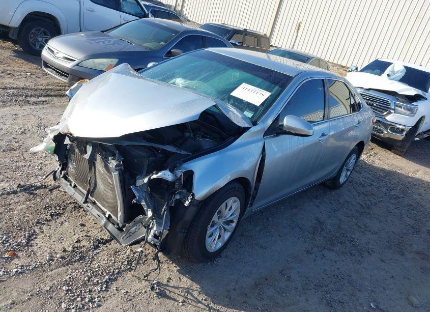 Photo 2 of 2017 Toyota Camry LE (VIN 4T1BF1FK6HU710509)