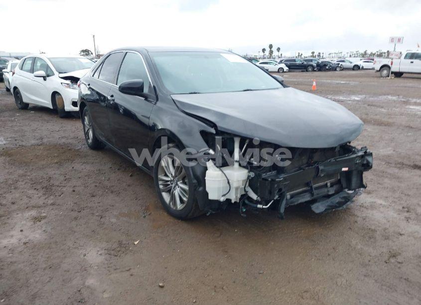 2017 Toyota Camry SE (VIN 4T1BF1FK6HU715225) main photo