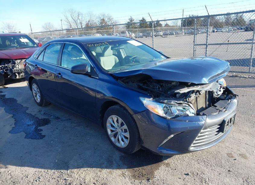 2017 Toyota Camry LE (VIN 4T1BF1FK6HU724507) main photo